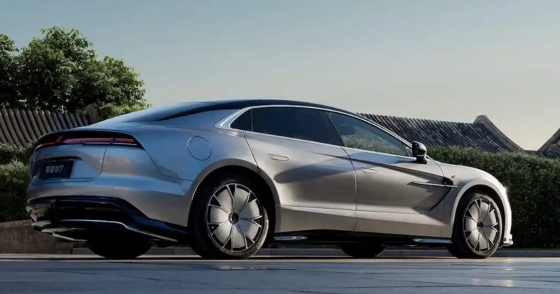 Performa Mobil Listrik Ultra-Luxury